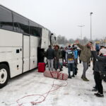 Punkt kontroli autokarów na parkingu przy stadionie piłkarskim przy ulicy Ściegiennego w Kielcach / Marzena Mąkosa / Radio Kielce