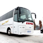 Punkt kontroli autokarów na parkingu przy stadionie piłkarskim przy ulicy Ściegiennego w Kielcach / Marzena Mąkosa / Radio Kielce