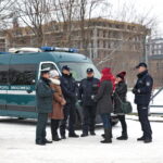 Punkt kontroli autokarów na parkingu przy stadionie piłkarskim przy ulicy Ściegiennego w Kielcach / Marzena Mąkosa / Radio Kielce