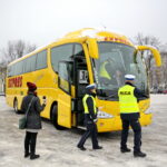 Punkt kontroli autokarów na parkingu przy stadionie piłkarskim przy ulicy Ściegiennego w Kielcach / Marzena Mąkosa / Radio Kielce