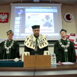 Dziecięca Politechnika Świętokrzyska. Na zdjęciu: dr hab. inż. Barbara Goszczyńska, prof. PŚk - Prorektor ds. ogólnych Politechniki Świętokrzyskiej, prof. dr hab. inż. Wiesław Trąmpczyński - Rektor Politechniki Świętokrzyskiej oraz dr hab. Artur Maciąg, prof. PŚk - Prorektor ds. Studenckich i Dydaktyki / Marzena Mąkosa / Radio Kielce