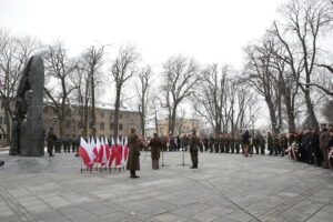 Uroczystości 76. rocznicy przemianowania Związku Walki Zbrojnej na Armię Krajową. / Marzena Mąkosa / Radio Kielce