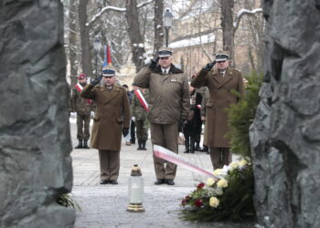 Uroczystości 76. rocznicy przemianowania Związku Walki Zbrojnej na Armię Krajową. / Marzena Mąkosa / Radio Kielce