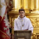 Uroczystości 76. rocznicy przemianowania Związku Walki Zbrojnej na Armię Krajową. Msza święta w Bazylice Katedralnej. Na zdjęciu: Patryk Celebański - ministrant / Marzena Mąkosa / Radio Kielce