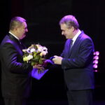 Wręczenie Nagród Kielc. Na zdjęciu: Włodzimierz Pawłowski i Wojciech Lubawski - prezydent Miasta Kielce / Marzena Mąkosa / Radio Kielce