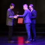 Wręczenie Nagród Kielc. Na zdjęciu: syn Zdzisława Antolskiego oraz Wojciech Lubawski i Dariusz Kozak / Marzena Mąkosa / Radio Kielce