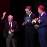 Wręczenie Nagród Kielc. Na zdjęciu: Henryk Dłużewski, Wojciech Lubawski i Dariusz Kozak / Marzena Mąkosa / Radio Kielce