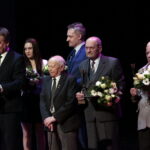 Wręczenie Nagród Kielc. Na zdjęciu: Wojciech Lubawski, Henryk Dłużewski, Dariusz Kozak, Antoni Bolesław Nowak oraz Zygmunt Pańszczyk / Marzena Mąkosa / Radio Kielce