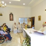 26 Światowy Dzień Chorego w Hospicjum im. św. Matki Teresy z Kalkuty w Kielcach. Na zdjęciu po prawej biskup Andrzej Kaleta  / Marzena Mąkosa / Radio Kielce