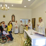 26 Światowy Dzień Chorego w Hospicjum im. św. Matki Teresy z Kalkuty w Kielcach. Na zdjęciu po prawej biskup Andrzej Kaleta  / Marzena Mąkosa / Radio Kielce