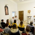 26 Światowy Dzień Chorego w Hospicjum im. św. Matki Teresy z Kalkuty w Kielcach. Na zdjęciu biskup Andrzej Kaleta  / Marzena Mąkosa / Radio Kielce