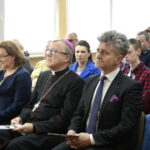 26 Światowy Dzień Chorego w Hospicjum im. św. Matki Teresy z Kalkuty w Kielcach. Na zdjęciu: Agata Wojtyszek - wojewoda świętokrzyski, biskup Andrzej Kaleta i Krzysztof Słoń - senator RP / Marzena Mąkosa / Radio Kielce