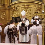 Środa popielcowa w Bazylice Katedralnej. Na zdjęciu biskup Jan Piotrowski / Marzena Mąkosa / Radio Kielce