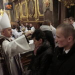 Środa popielcowa w Bazylice Katedralnej. Na zdjęciu biskup Jan Piotrowski / Marzena Mąkosa / Radio Kielce