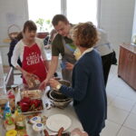 Warsztaty gotowania zorganizowane przez Fundację Szansa dla Niewidomych / Marzena Mąkosa / Radio Kielce