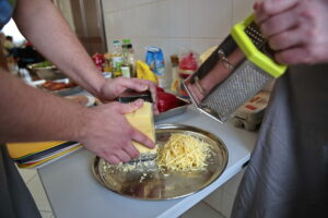 Warsztaty gotowania zorganizowane przez Fundację Szansa dla Niewidomych / Marzena Mąkosa / Radio Kielce