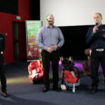 Kampania "Pasy ratują życie". Na zdjęciu: sierżant Ewelina Fortuna, Łukasz Jędrysek - ekspert kampanii i młodszy aspirant Robert Nyga  / Marzena Mąkosa / Radio Kielce