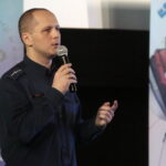 Kampania "Pasy ratują życie". Na zdjęciu: młodszy aspirant Robert Nyga  / Marzena Mąkosa / Radio Kielce