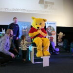 Kampania "Pasy ratują życie". Łukasz Jędrysek - ekspert kampanii i młodszy aspirant Robert Nyga  / Marzena Mąkosa / Radio Kielce