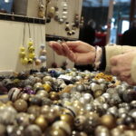 Giełda minerałów w Kieleckim Centrum Kultury. Kamienie szlachetne / Marzena Mąkosa / Radio Kielce