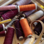 Warsztaty szycia ręcznego w Ambasadzie Dizajnu / Marzena Mąkosa / Radio Kielce