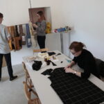 Warsztaty szycia ręcznego w Ambasadzie Dizajnu / Marzena Mąkosa / Radio Kielce