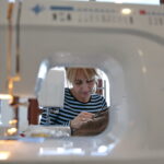 Warsztaty szycia ręcznego w Ambasadzie Dizajnu / Marzena Mąkosa / Radio Kielce