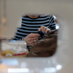 Warsztaty szycia ręcznego w Ambasadzie Dizajnu / Marzena Mąkosa / Radio Kielce