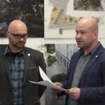 Rozstrzygnięcie konkursu na wykonanie projektu ulicy Bodzentyńskiej w Instytucie Dizajnu. Na zdjęciu: Janusz Janik i Wojciech Głowacki / Marzena Mąkosa / Radio Kielce