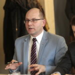 Wojewódzka Rada Dialogu Społecznego. Na zdjęciu: Jacek Sułek - dyrektor Wydziału Infrastruktury i Rozwoju w Świętokrzyskim Urzędzie Wojewódzkim w Kielcach / Marzena Mąkosa / Radio Kielce