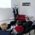 Debata pt. "Kompleksowa opieka medyczna nad pacjentami chorymi na stwardnienie rozsiane - najnowsze wytyczne postępowania" w Terminalu Spotkań. Na zdjęciu: Witold Laskowski / Marzena Mąkosa / Radio Kielce