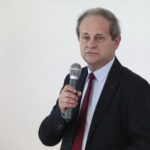 Debata pt. "Kompleksowa opieka medyczna nad pacjentami chorymi na stwardnienie rozsiane - najnowsze wytyczne postępowania" w Terminalu Spotkań. Na zdjęciu: dr n. med. Waldemar Brola, Szpital Specjalistyczny św. Łukasza w Końskich / Marzena Mąkosa / Radio Kielce