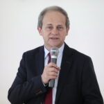 Debata pt. "Kompleksowa opieka medyczna nad pacjentami chorymi na stwardnienie rozsiane - najnowsze wytyczne postępowania" w Terminalu Spotkań. Na zdjęciu: dr n. med. Waldemar Brola, Szpital Specjalistyczny św. Łukasza w Końskich / Marzena Mąkosa / Radio Kielce