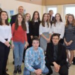 Sesja Młodzieżowej Rady Miasta, na zdjęciu: burmistrz Kunowa Lech Łodej i członkowie MRM / Anna Głąb / Radio Kielce