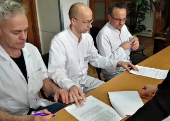 Podpisanie porozumienia w ostrowieckim szpitalu / Emilia Sitarska / Radio Kielce