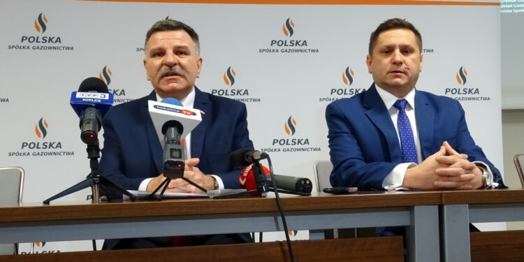 Od lewej: poseł PiS Andrzej Kryj i dyrektor Zakładu Gazowniczego PSG w Kielcach Radosław Słoniewski / Emilia Sitarska / Radio Kielce