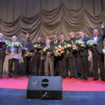 Wręczenie Nagród Kielc. Na zdjęciu: przedstawiciel Kieleckiej Fabryki Pomp "Białogon" S.A., Antoni Bolesław Nowak, Zygmunt Pańszczyk, syn Zdzisława Antolskiego, ks. Leszek Skorupa, Dariusz Kozak, Henryk Dłużewski, Wojciech Lubawski, Krzysztof Słoń, Krzysztof Borek, Robert Kotowski, Włodzimierz Pawłowski i Piotr Kowalczyk Tau  / Marzena Mąkosa / Radio Kielce