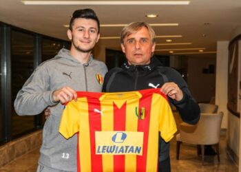 Sanel Kapidzić (z lewej) oraz prezes Korony Krzysztof Zając / Korona Kielce