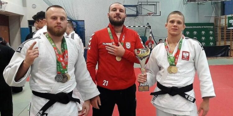 Dwa medale wywalczyli zawodnicy Uniwersytetu Jana Kochanowskiego podczas akademickich mistrzostw Polski w judo. / facebook
