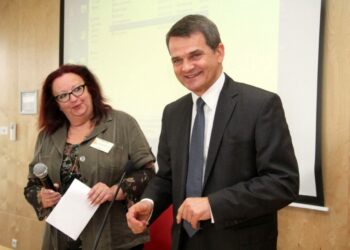 Profesor Jolanta Chwastyk-Kowalczyk i Jacek Semaniak - rektor UJK / UJK