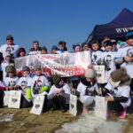 Bieg "Tropem Wilczym" w Busku-Zdroju. Najliczniejszą grupę wśród biegaczy stanowiła 127. Buska Gromada Zuchowa „Wioska Smerfów” ze Szkoły Podstawowej w Siesławicach / Kamil Włosowicz / Radio Kielce