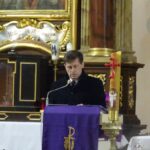 Pińczów. Odsłonięcie tablicy poświęconej Włodzimierzowi Kołaczkiewiczowi w Sanktuarium Matki Bożej Mirowskiej. Na zdjęciu: Leszek Bukowski z IPN / Kamil Włosowicz / Radio Kielce