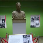 Jędrzejów. Popiersie Marszałka Józefa Piłsudskiego w Muzeum im. Przypkowskich / Ewa Pociejowska - Gawęda / Radio Kielce