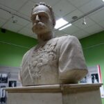 Jędrzejów. Popiersie Marszałka Józefa Piłsudskiego w Muzeum im. Przypkowskich / Ewa Pociejowska - Gawęda / Radio Kielce