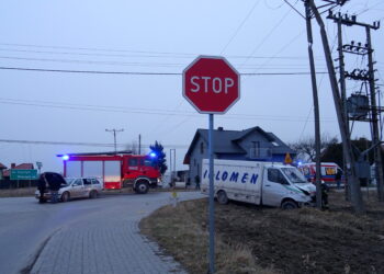 Do groźnego wypadku doszło dziś popołudniu przy wjeździe do Jędrzejowa od strony Skroniowa / Ewa Pociejowska - Gawęda / Radio Kielce