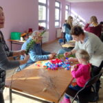 Warsztaty wykonywania tradycyjnych palm wielkanocnych / Tomasz Piwko / Radio Kielce