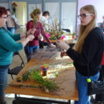 Warsztaty wykonywania tradycyjnych palm wielkanocnych / Tomasz Piwko / Radio Kielce