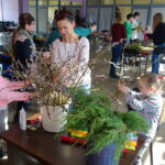 Warsztaty wykonywania tradycyjnych palm wielkanocnych / Tomasz Piwko / Radio Kielce