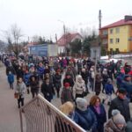 Suchedniów. Droga Krzyżowa ulicami miasta / Tomasz Piwko / Radio Kielce