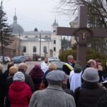 Suchedniów. Droga Krzyżowa ulicami miasta / Tomasz Piwko / Radio Kielce